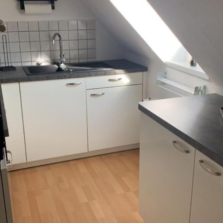 Zimmer In Wohnung, Monteure, Zentral, Enger Ngoại thất bức ảnh