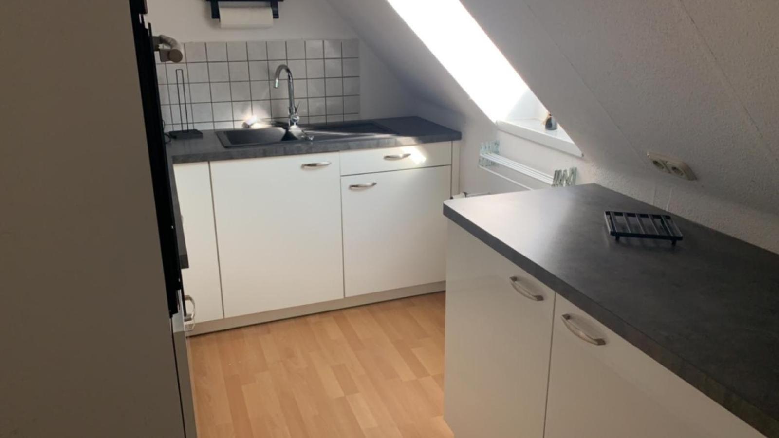Zimmer In Wohnung, Monteure, Zentral, Enger Ngoại thất bức ảnh