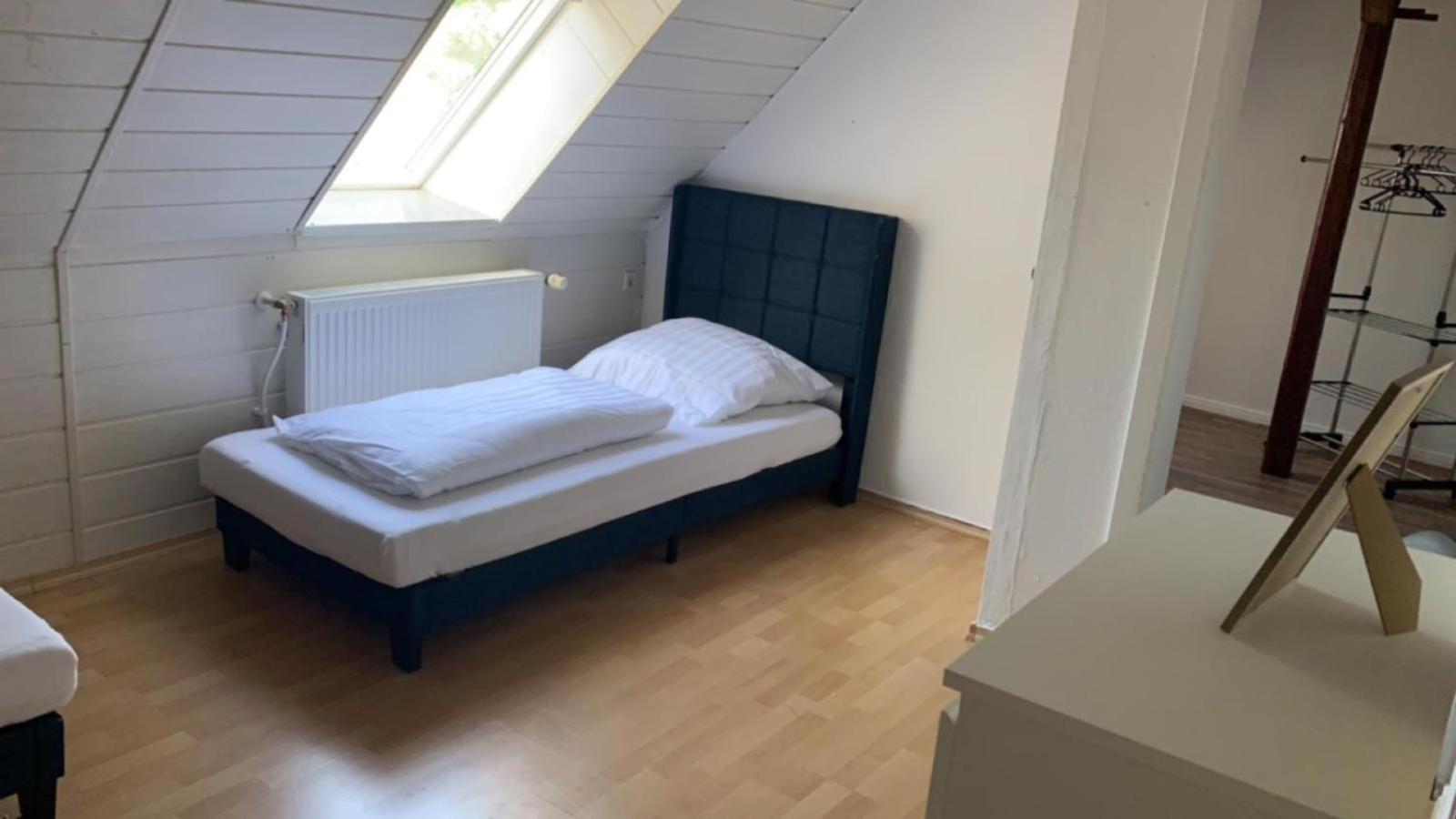 Zimmer In Wohnung, Monteure, Zentral, Enger Ngoại thất bức ảnh