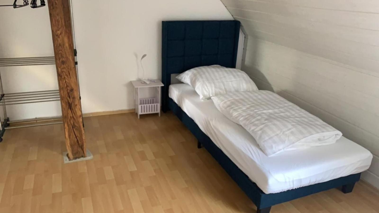 Zimmer In Wohnung, Monteure, Zentral, Enger Ngoại thất bức ảnh