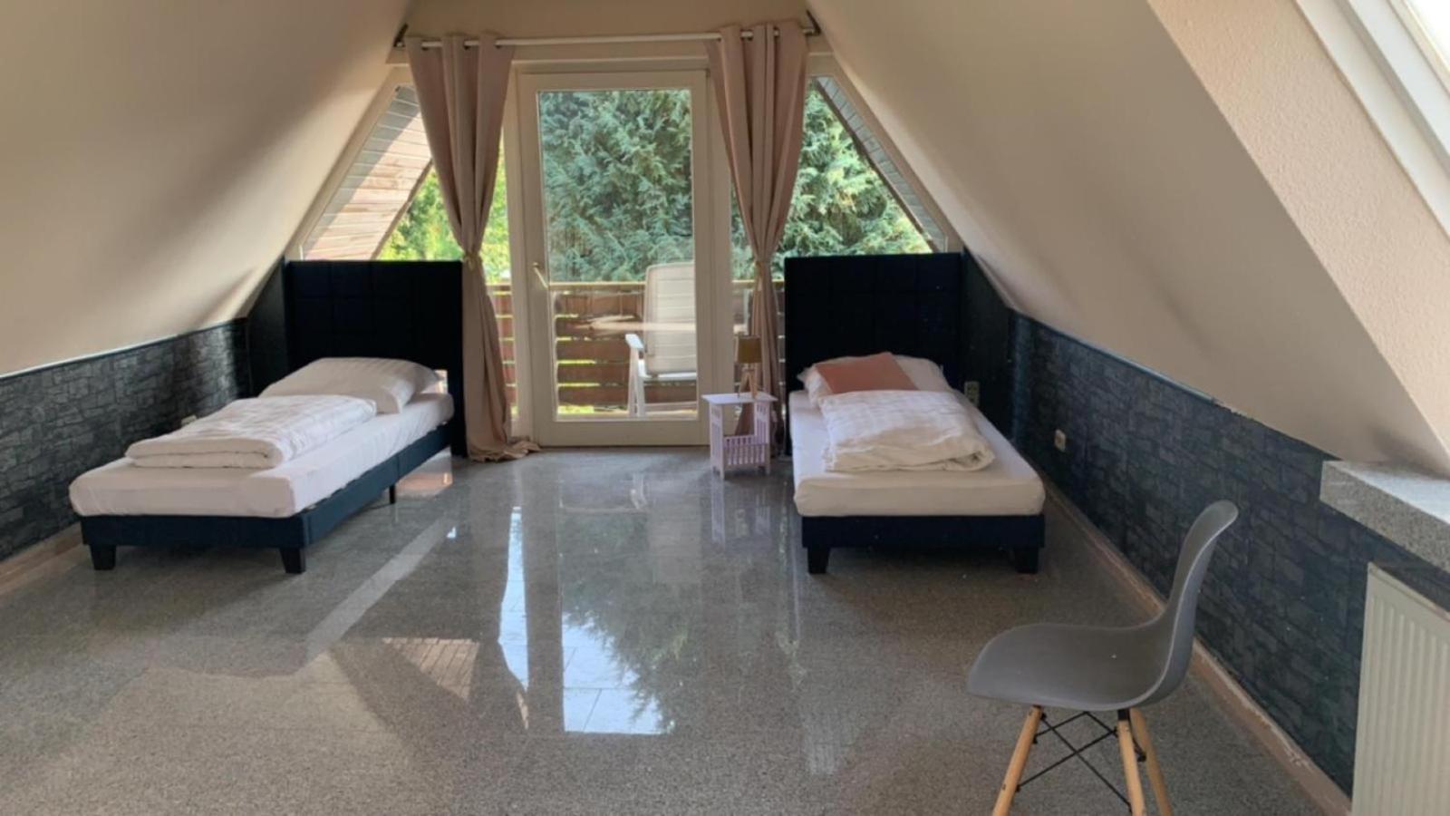 Zimmer In Wohnung, Monteure, Zentral, Enger Ngoại thất bức ảnh