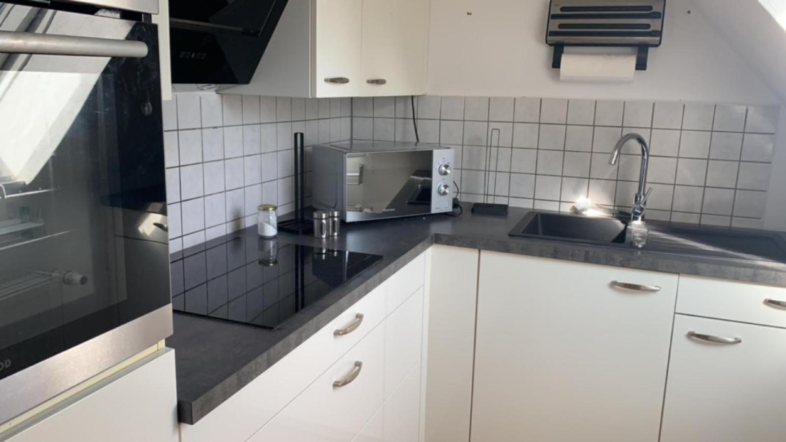 Zimmer In Wohnung, Monteure, Zentral, Enger Ngoại thất bức ảnh